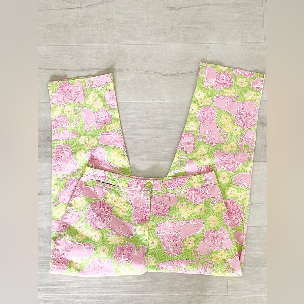 Lilly Pulitzer white label. Pink lions, green, yellow and pink. Capri length.